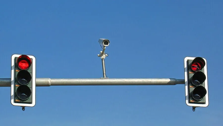 cámara en semáforo